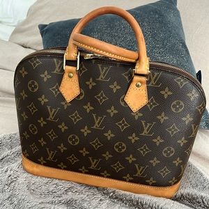 LOUIS VUITTON Alma handbag. Don’t miss out on this beauty!